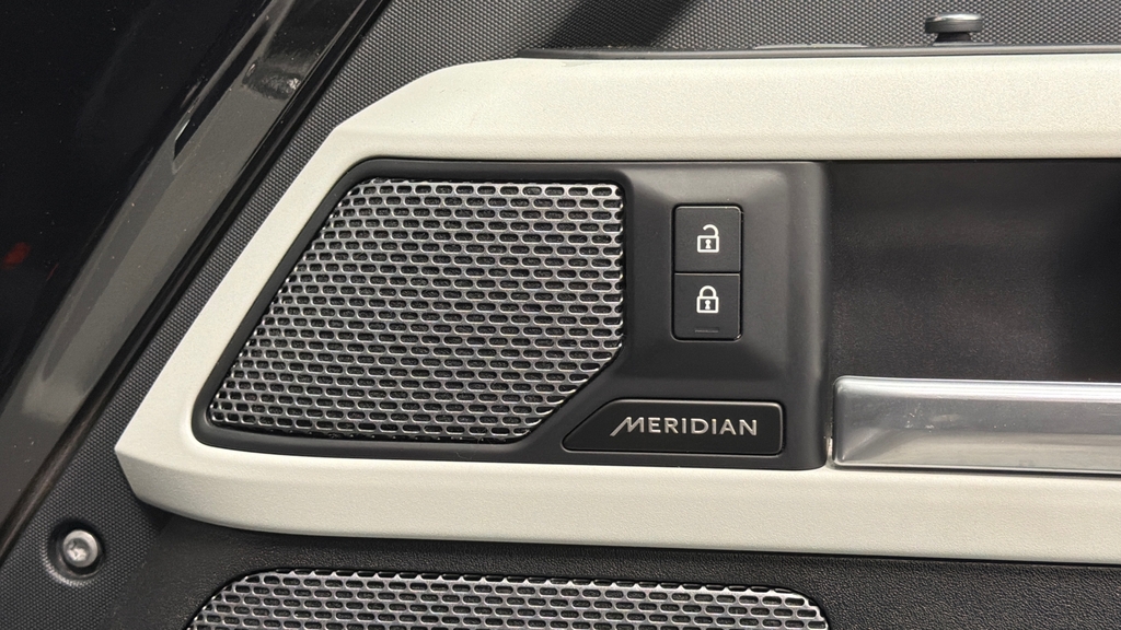 Land Rover Defender 3.0 D300 X-dynamic S 7-Seat Black #36