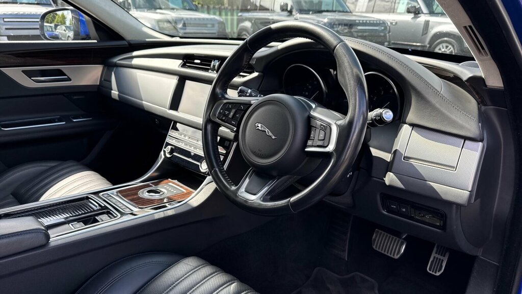 Jaguar XF Sport Black #16