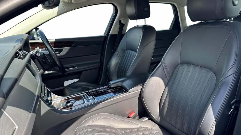 Jaguar XF Sport Black #13