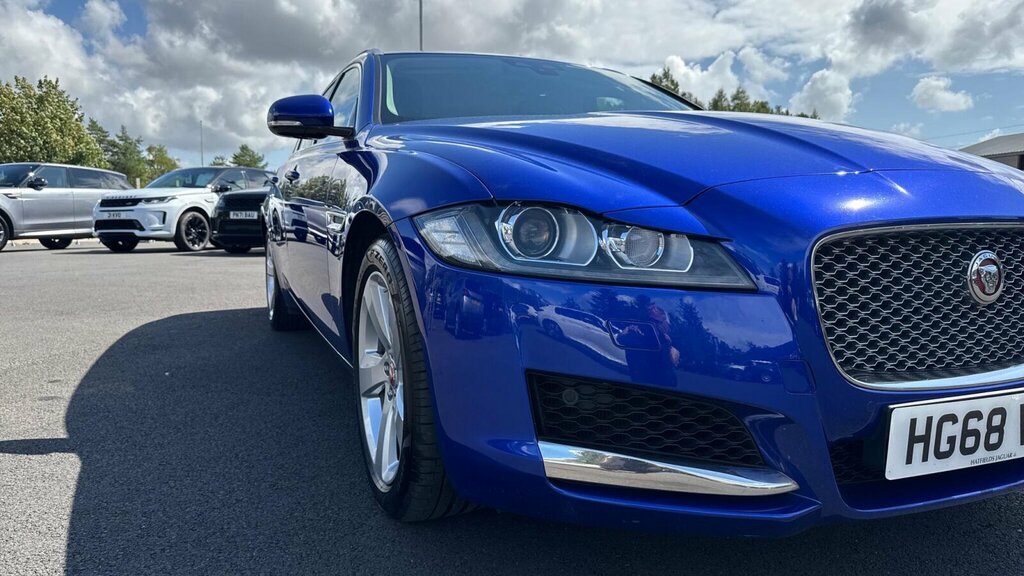 Jaguar XF Sport Black #37