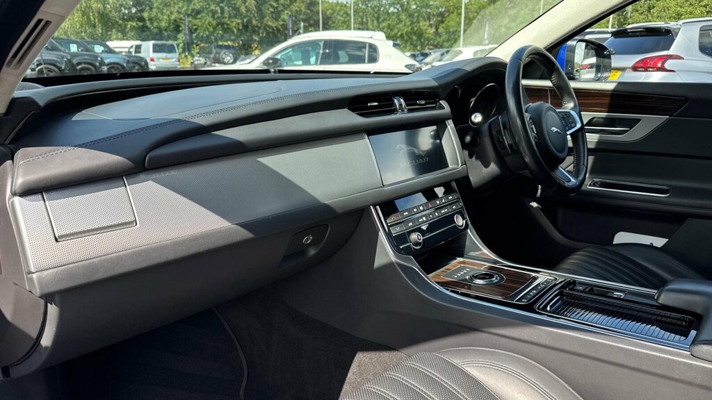 Jaguar XF Sport Black #15