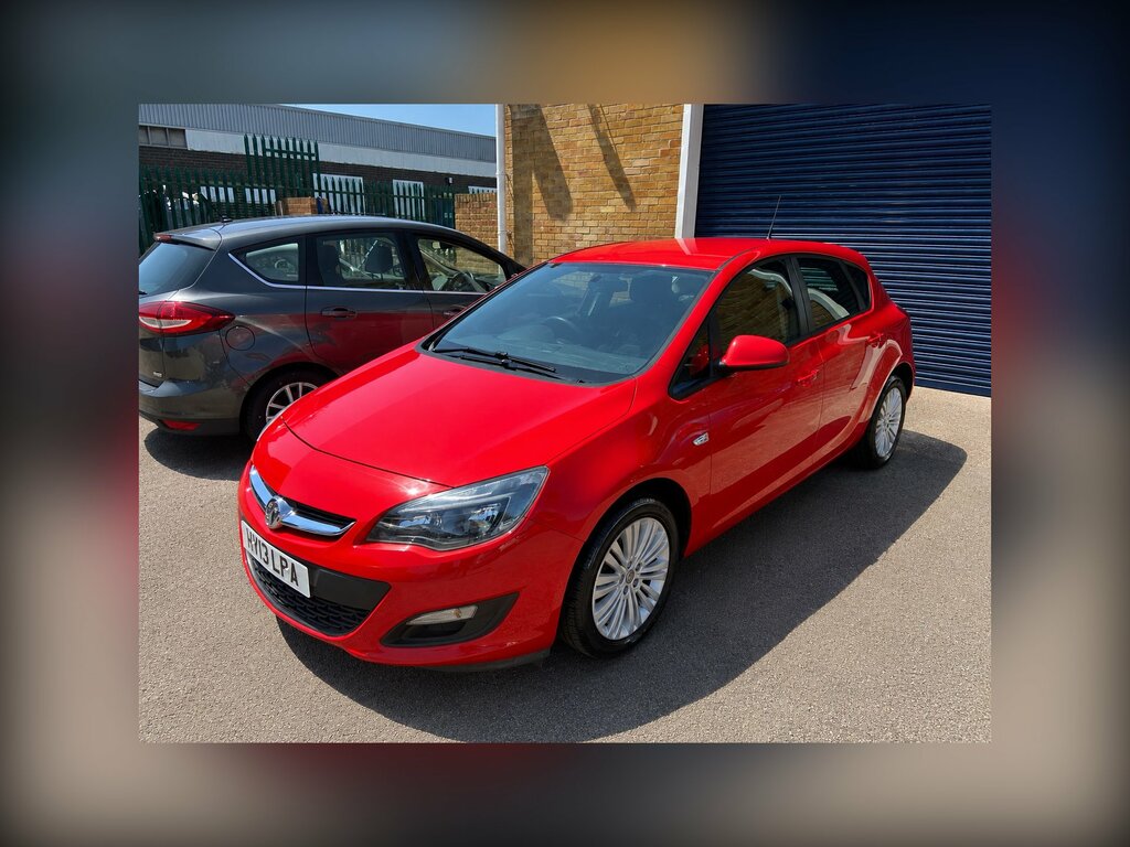 Vauxhall Astra 1.4 16V Energy Hatchback Euro 5 Red #2