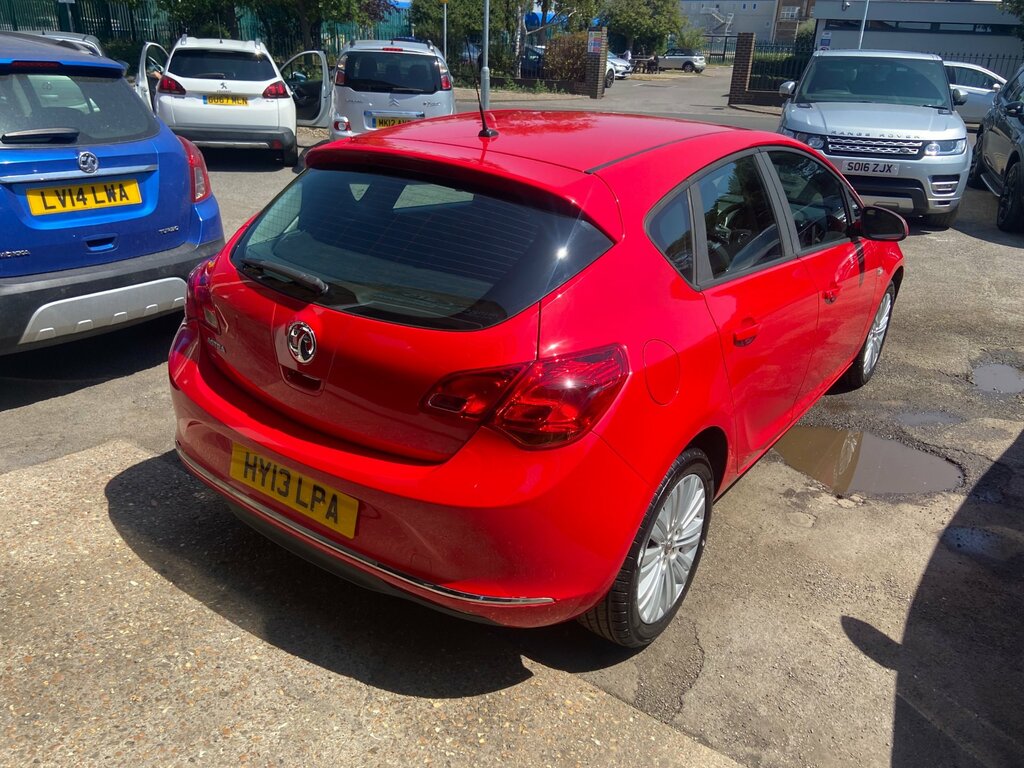 Vauxhall Astra 1.4 16V Energy Hatchback Euro 5 Red #4