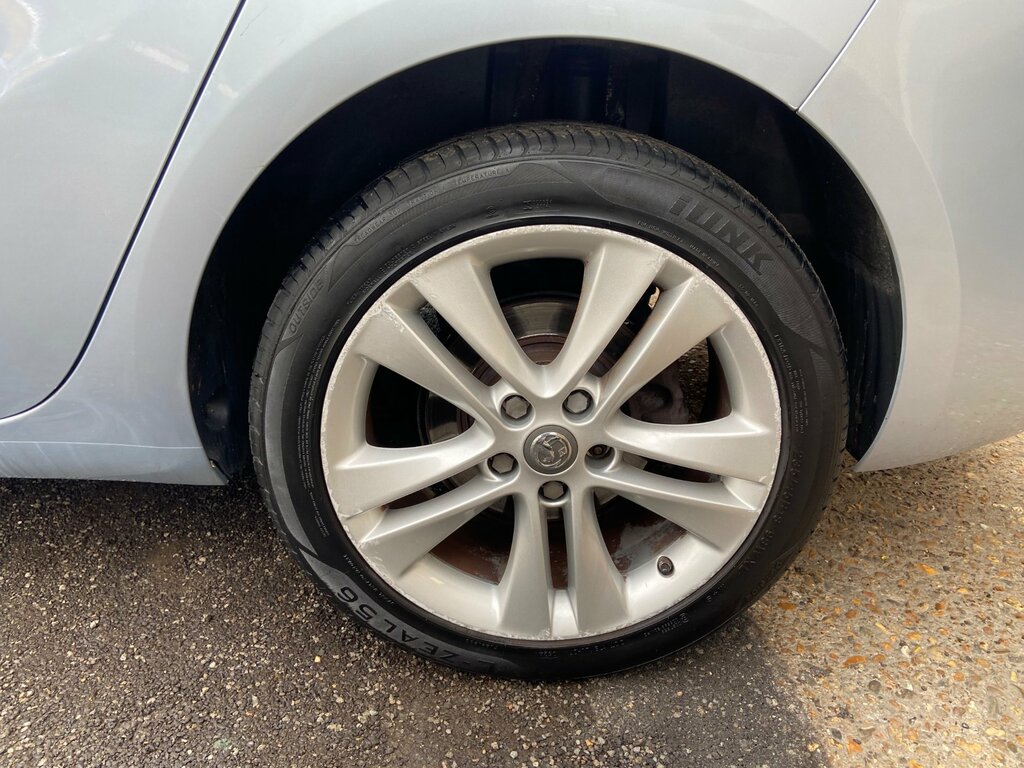 Vauxhall Zafira Tourer Tech Line Cdti White #16
