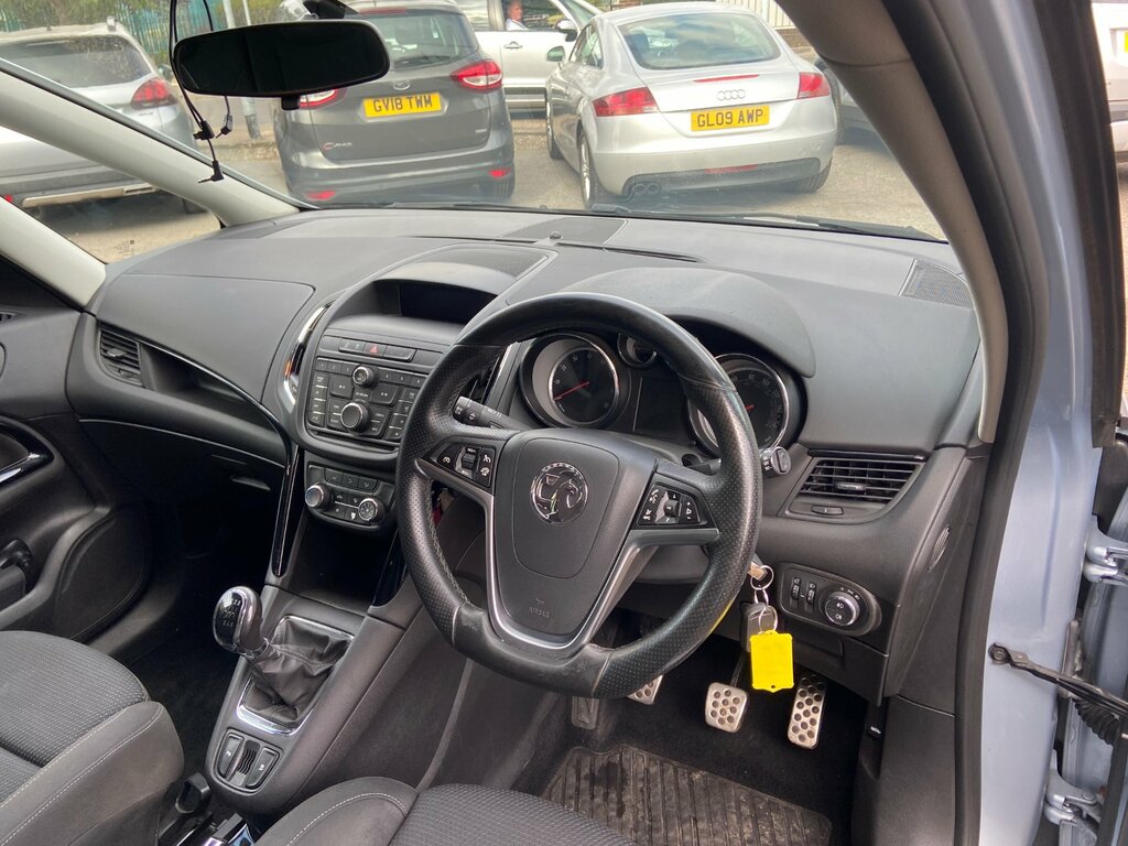 Vauxhall Zafira Tourer Tech Line Cdti White #37
