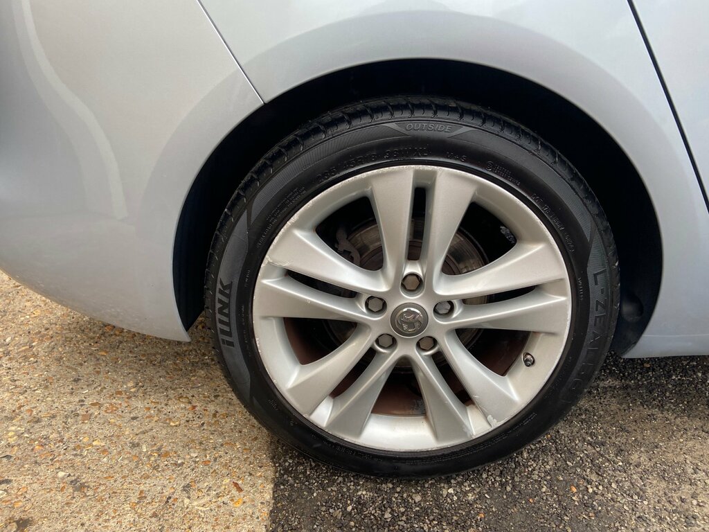 Vauxhall Zafira Tourer Tech Line Cdti White #15