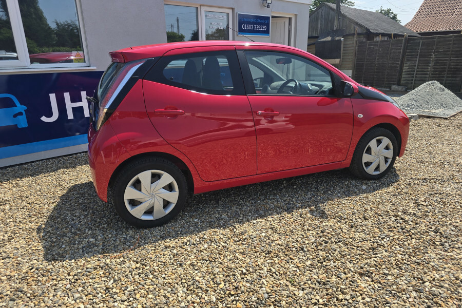 Toyota Aygo Hatchback Red #3