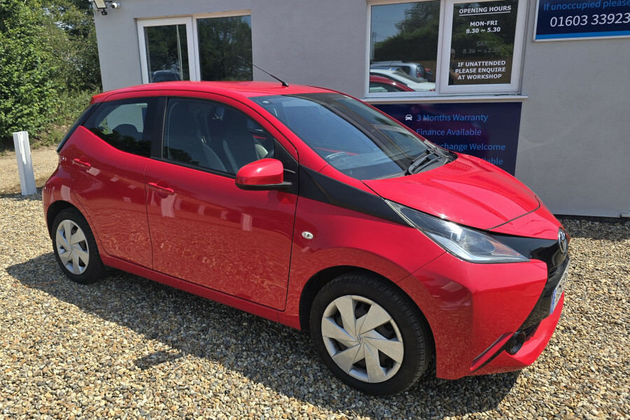 Toyota Aygo Hatchback Red #2