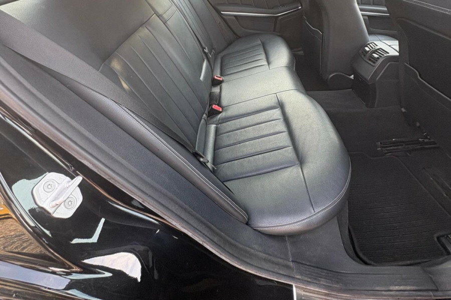 Mercedes-Benz E Class Saloon LS15JYJ Black #2