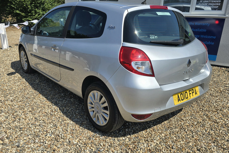 Renault Clio Renaultsport White #9