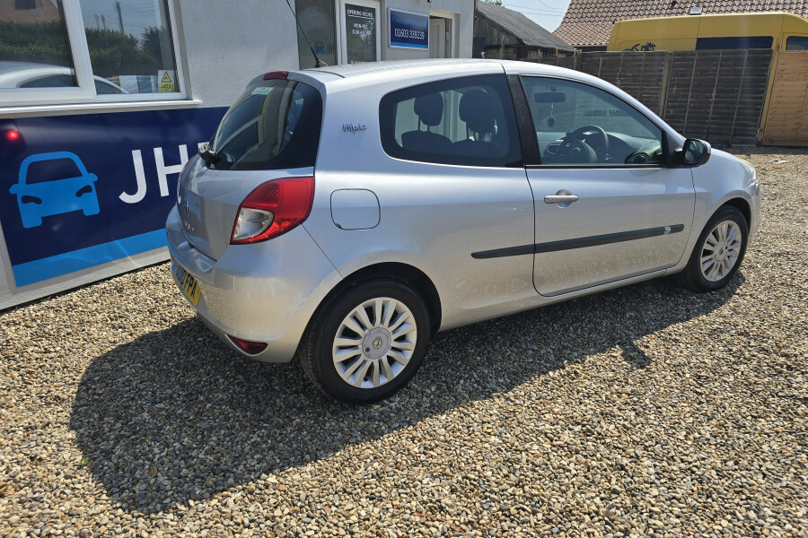 Renault Clio Renaultsport White #12