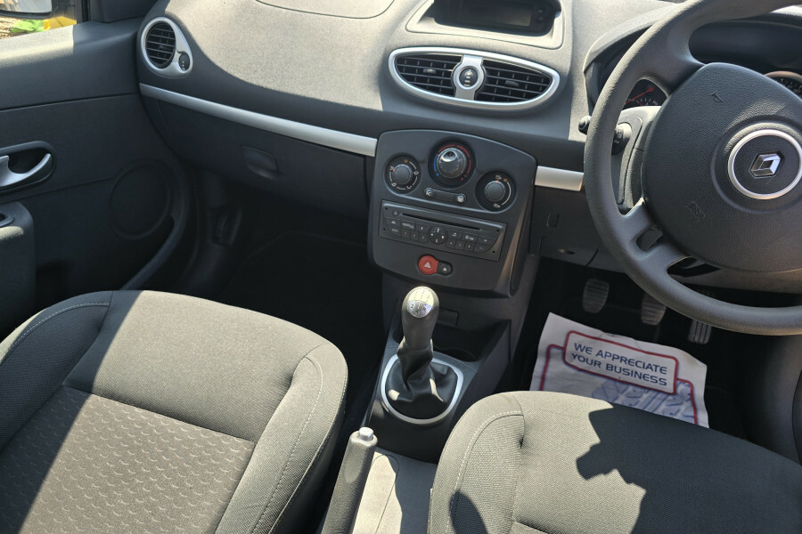 Renault Clio Hatchback Silver #3