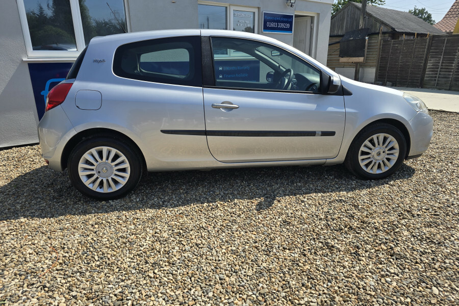 Renault Clio Renaultsport White #13