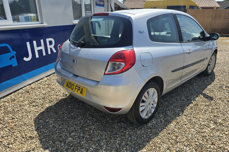 Renault Clio Renaultsport White #11