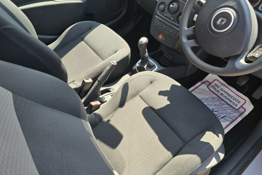 Renault Clio Hatchback Silver #4