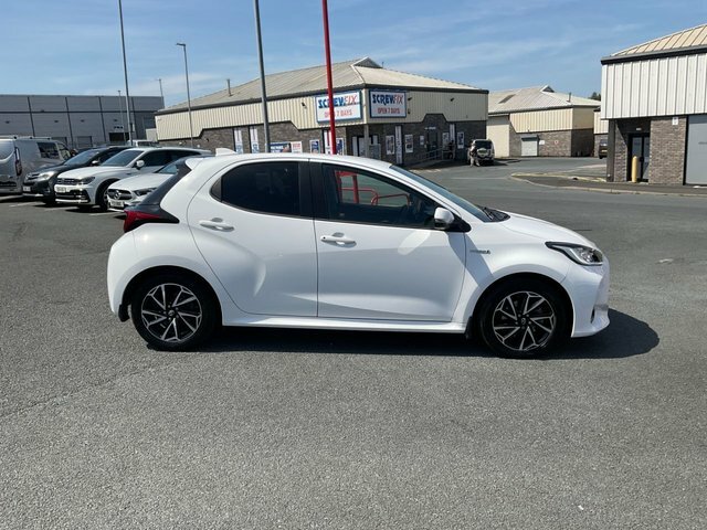 Toyota Yaris 1.5 Vvt-h Design Hatchback Hybrid E-cvt White #3