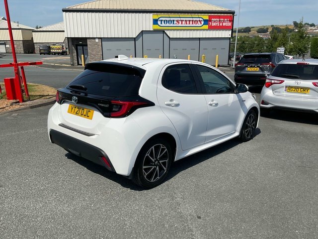 Toyota Yaris 1.5 Vvt-h Design Hatchback Hybrid E-cvt White #4