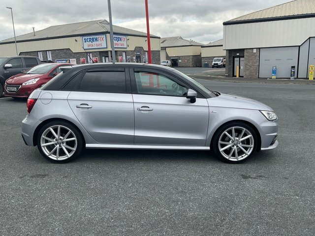 Audi A1 1.4 Tfsi Cod Black Edition Sportback Ma Black #4