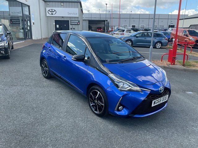 Toyota Yaris 1.5 Vvt-h Blue Bi-tone Hatchback Hybrid Blue