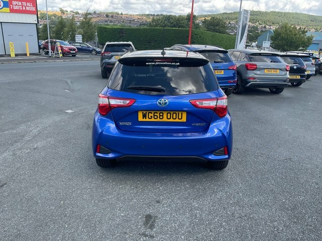 Toyota Yaris 1.5 Vvt-h Blue Bi-tone Hatchback Hybrid Blue #2