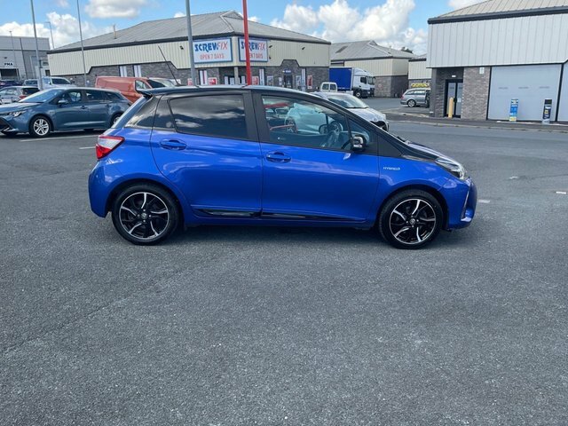 Toyota Yaris 1.5 Vvt-h Blue Bi-tone Hatchback Hybrid Blue #5