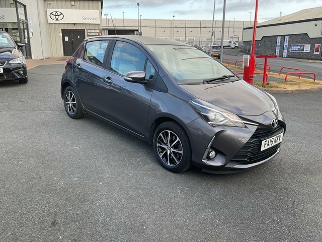 Toyota Yaris 1.5 Vvt-i Icon Tech Hatchback Eu Grey