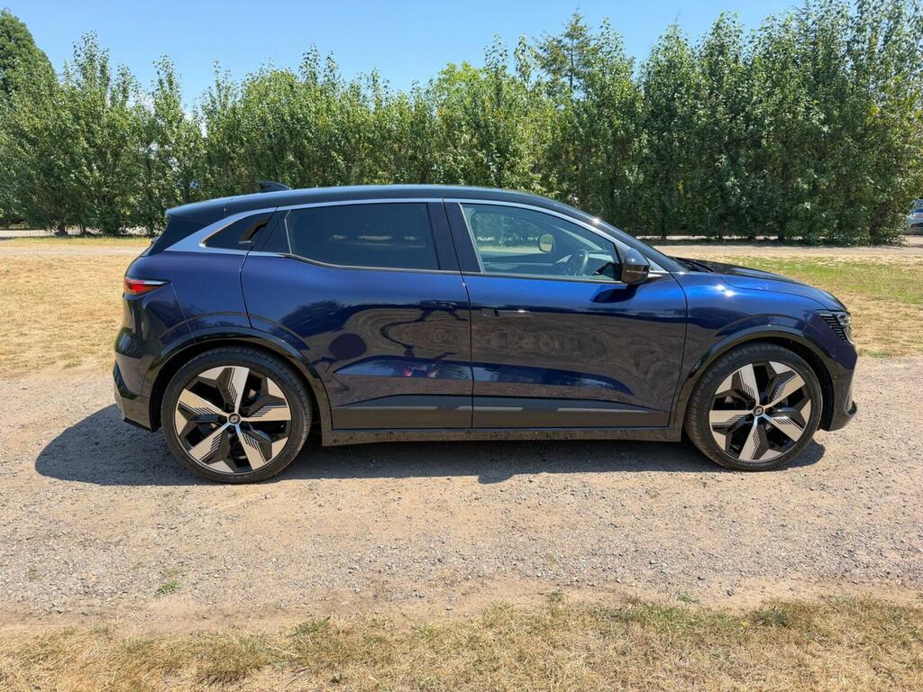 Renault Megane E-Tech Equilibre Red #12