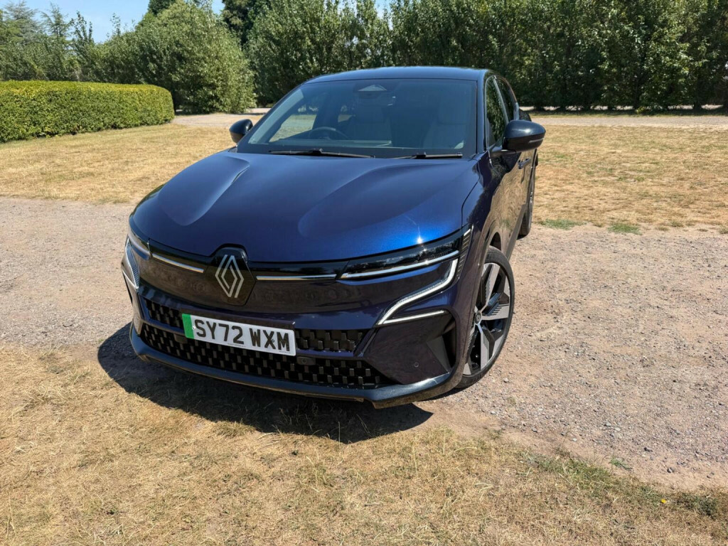 Renault Megane E-Tech Equilibre Red #57