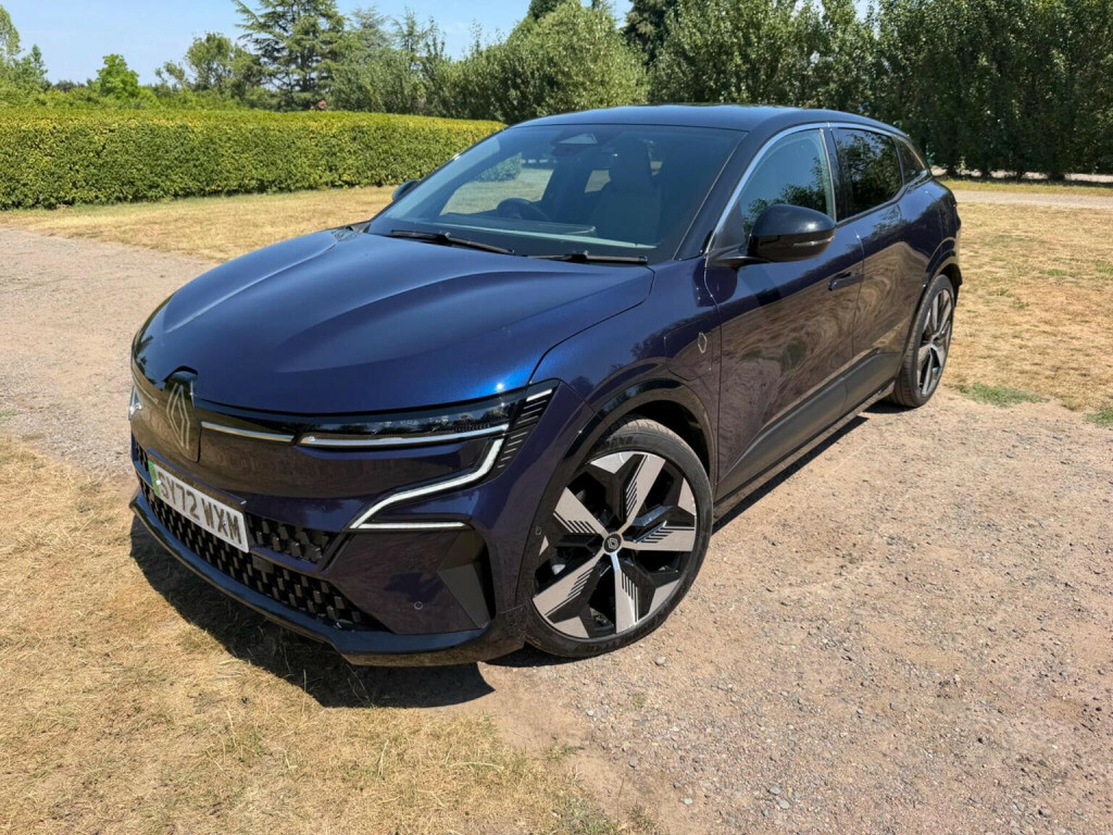 Renault Megane E-Tech Equilibre Red #54