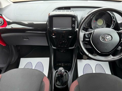 Toyota Aygo 1.0 Vvt-i X-claim X-shift 69 Bhp White #46