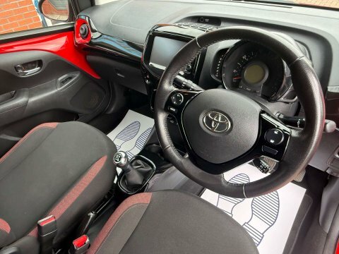 Toyota Aygo 1.0 Vvt-i X-claim X-shift 69 Bhp White #40