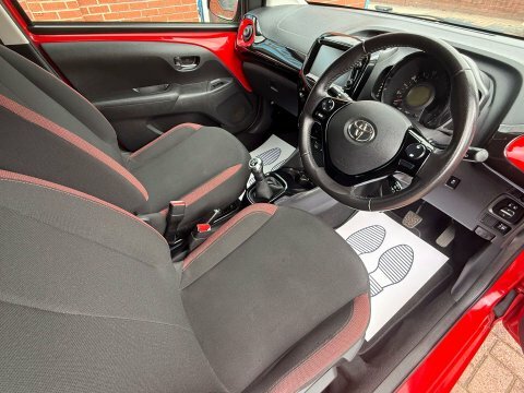 Toyota Aygo 1.0 Vvt-i X-claim X-shift 69 Bhp White #33