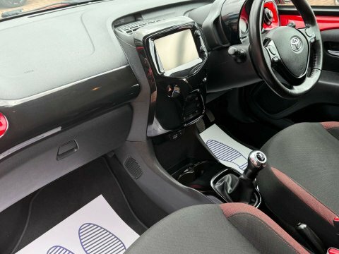 Toyota Aygo 1.0 Vvt-i X-claim X-shift 69 Bhp White #41