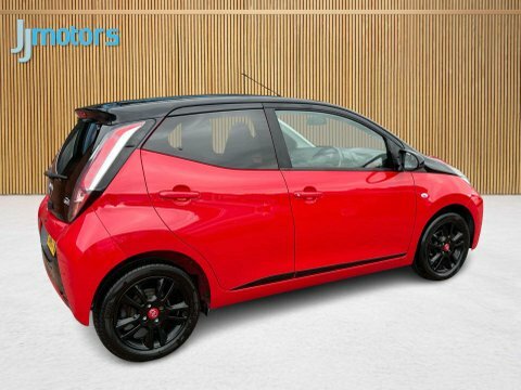 Toyota Aygo 1.0 Vvt-i X-claim X-shift 69 Bhp White #14