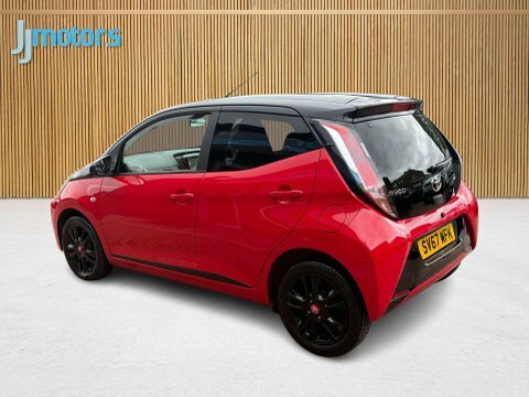 Toyota Aygo 1.0 Vvt-i X-claim X-shift 69 Bhp White #29