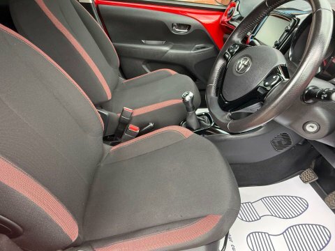 Toyota Aygo 1.0 Vvt-i X-claim X-shift 69 Bhp White #36
