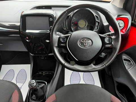 Toyota Aygo 1.0 Vvt-i X-claim X-shift 69 Bhp White #47