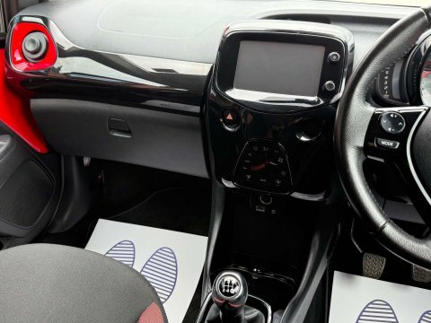 Toyota Aygo 1.0 Vvt-i X-claim X-shift 69 Bhp White #39