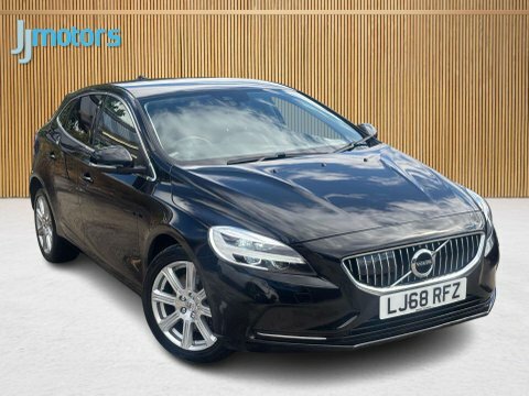 Volvo V40 2.0 D3 Inscription Black #2