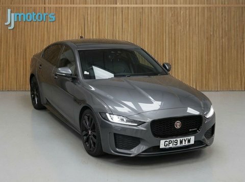 Jaguar XE 2.0 D180 R-dynamic Grey