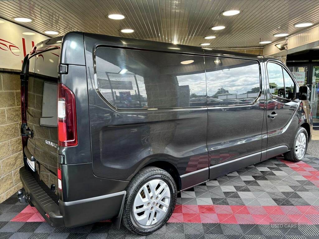 Renault Trafic Ll30 Energy Dci 120 Sport Nav Van Black #2