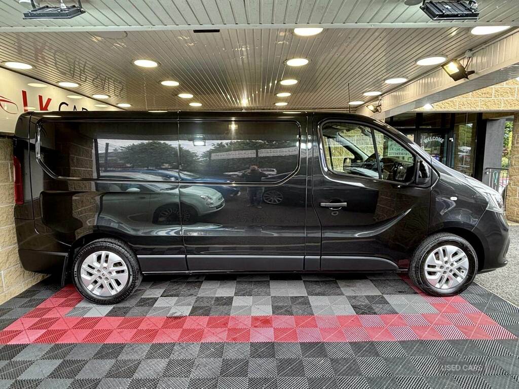Renault Trafic Ll30 Energy Dci 120 Sport Nav Van Black #3