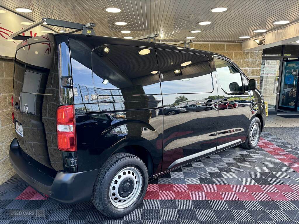 Vauxhall Vivaro 2900 1.5D 100Ps Prime H1 Van Black