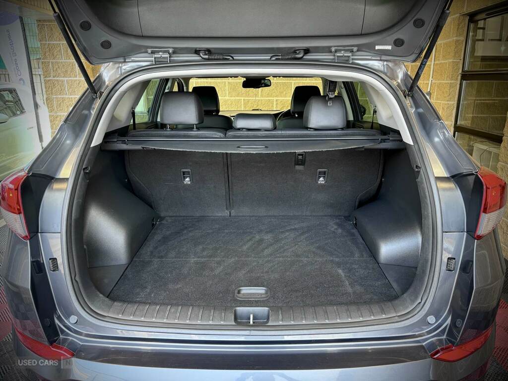 Hyundai Tucson White #30
