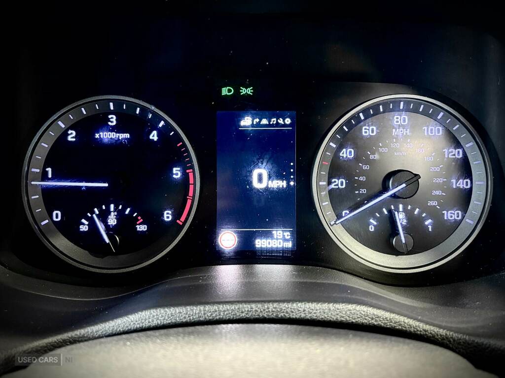 Hyundai Tucson White #12