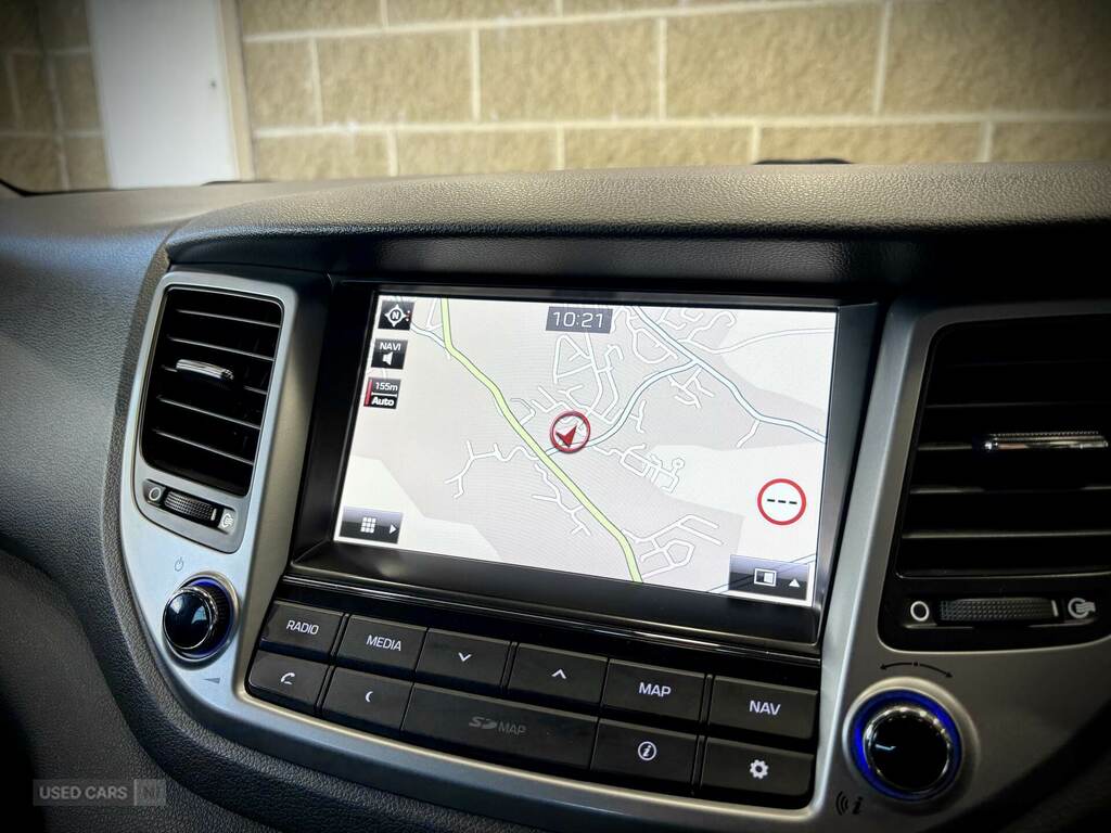 Hyundai Tucson White #17