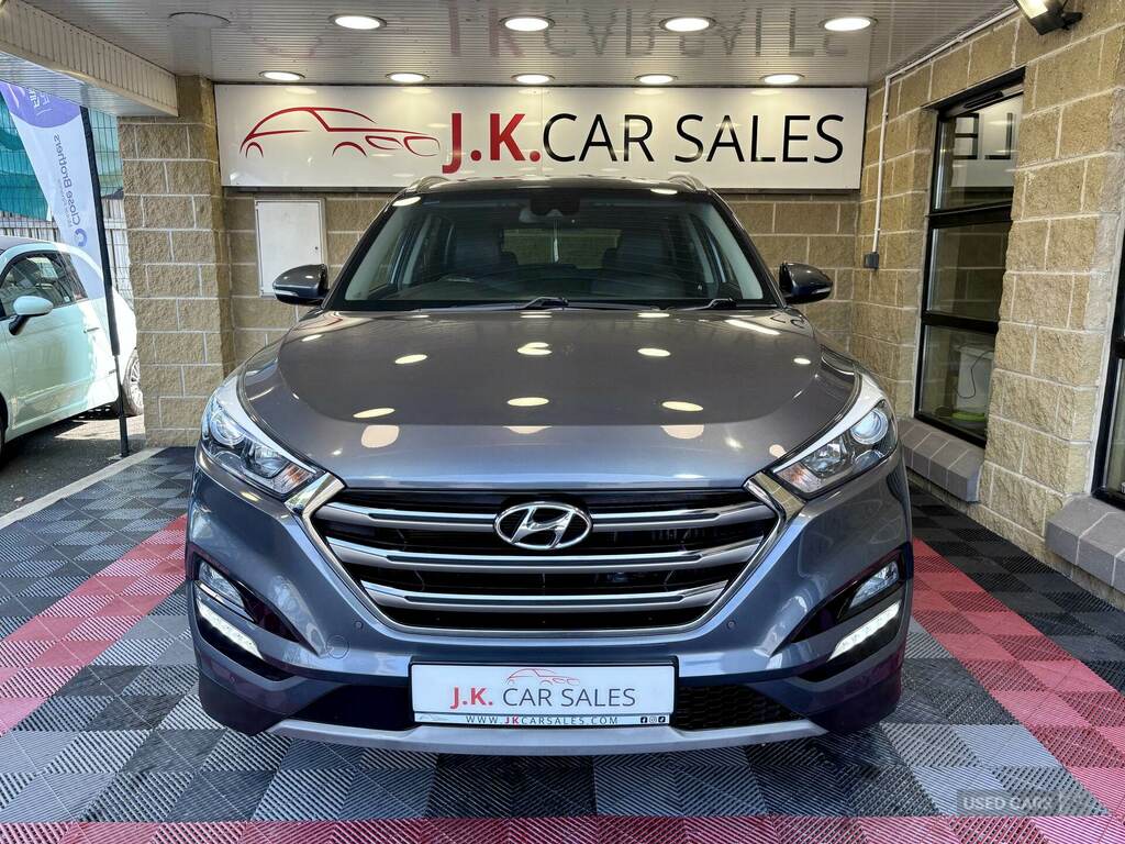 Hyundai Tucson White #7