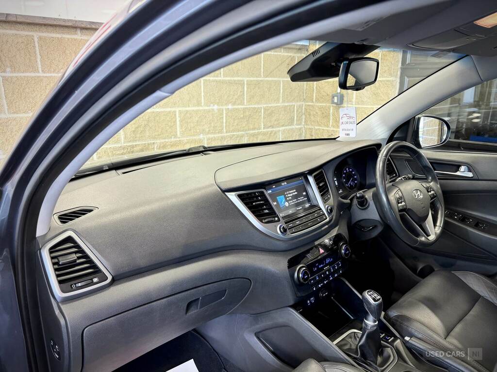 Hyundai Tucson White #26