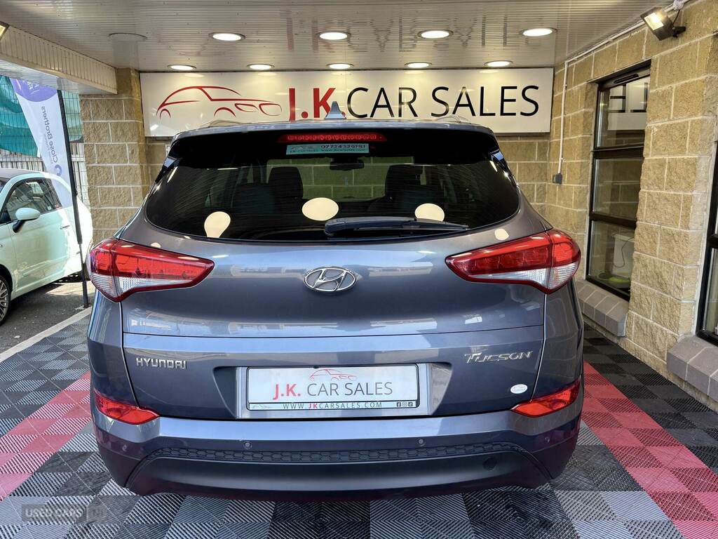 Hyundai Tucson White #8