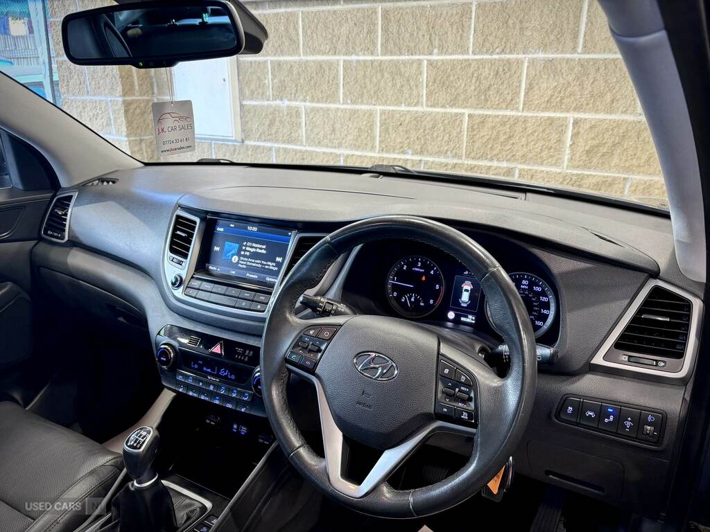 Hyundai Tucson White #11